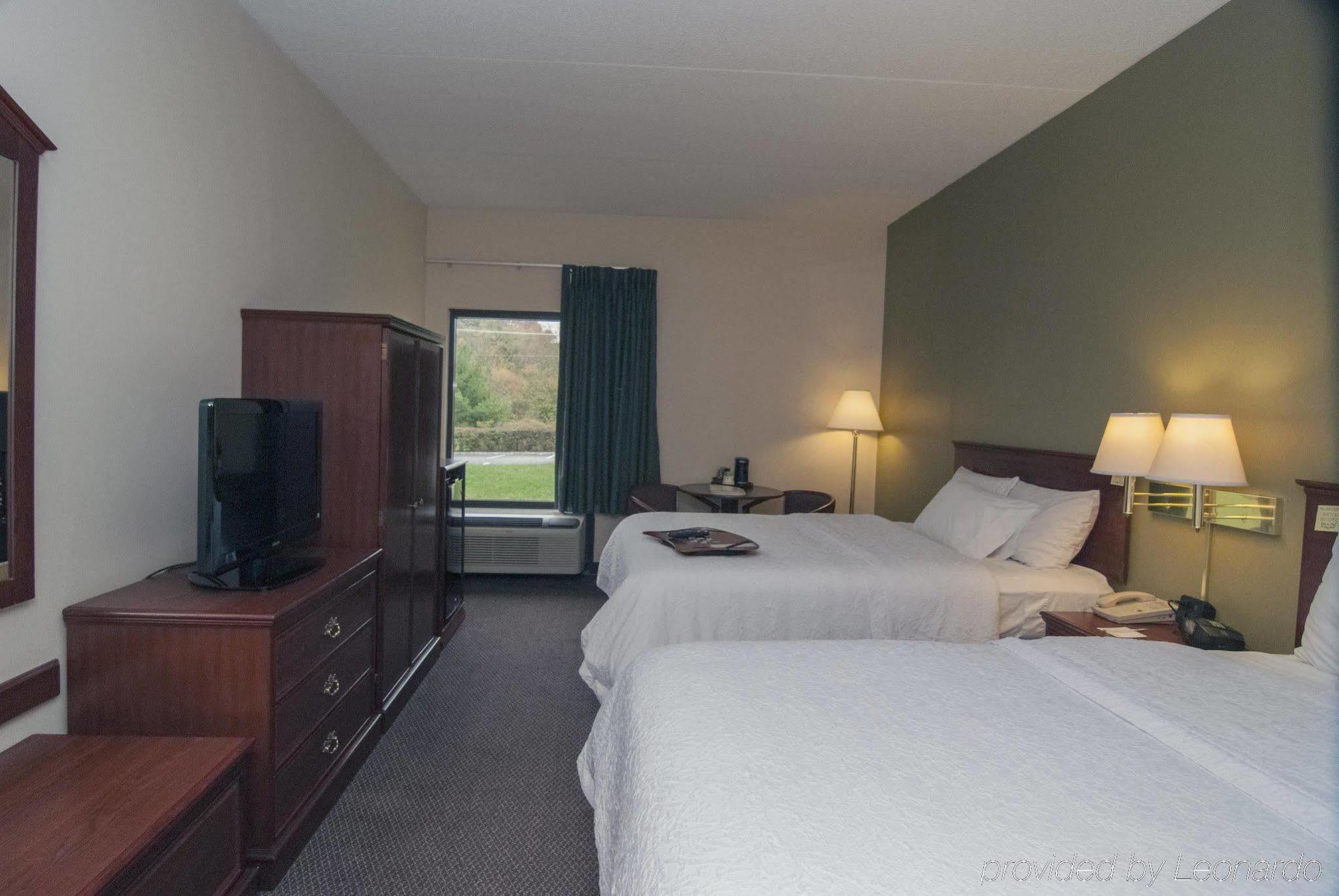 Hampton Inn Flemington Eksteriør bilde